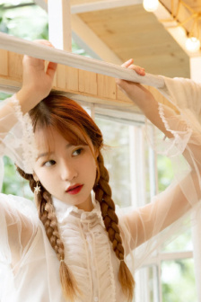二次元女生开襟开叉裙穿搭壁纸